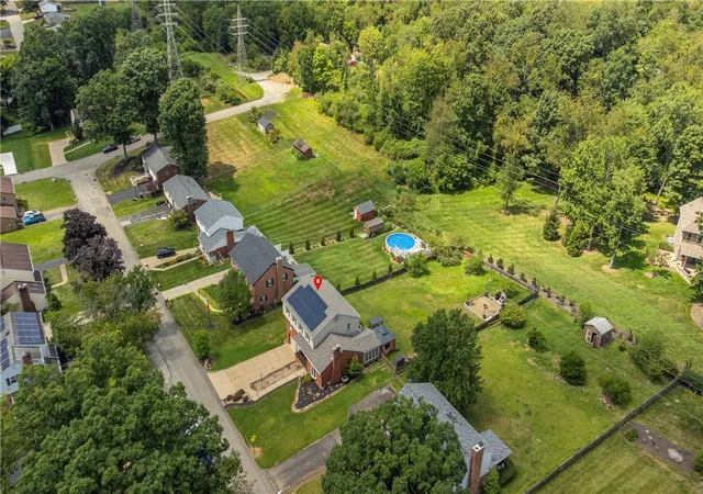 Photo 3 of Single family home for sale at 1509 Tamarack Dr, Shaler, PA 15101 | MLS# 1769253 | Listing updated on 2026-10-18
