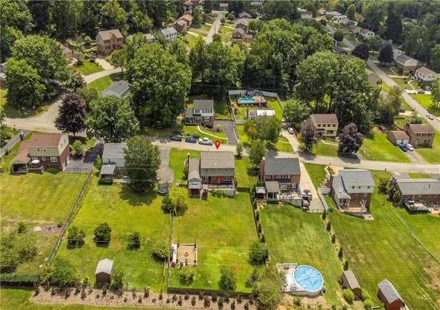 Photo 4 of Single family home for sale at 1509 Tamarack Dr, Shaler, PA 15101 | MLS# 1769253 | Listing updated on 2026-10-18