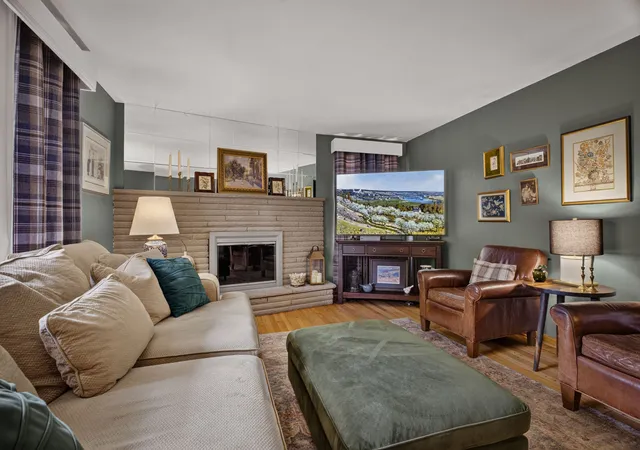 Photo 4 of Single family home for sale at 1304 Cochran Rd, Mt Lebanon, PA 15243 | MLS# 1769516 | Listing updated on 2026-09-28