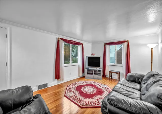 Photo 4 of Single family home for sale at 644 Somerville Dr, Scott Twp, PA 15243 | MLS# 1769521 | Listing updated on 2026-09-13