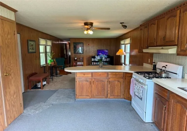 Photo 3 of Manufactured home for sale at 1529 Lee Ln, Grove City Boro, PA 16127 | MLS# 1769522 | Listing updated on 2026-09-04