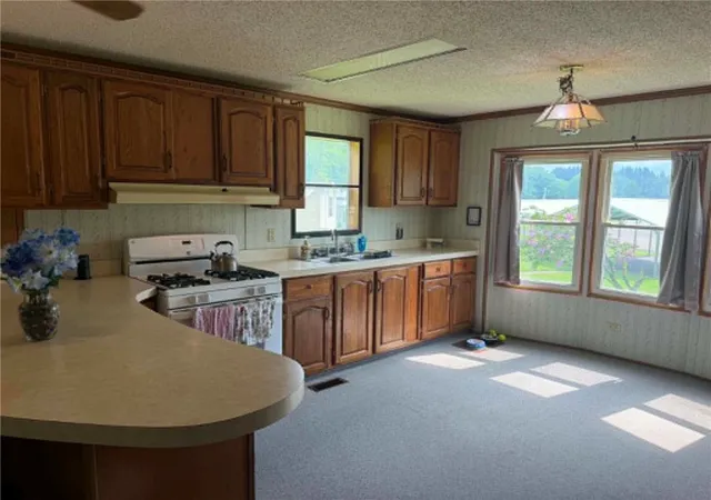 Photo 3 of Manufactured home for sale at 1529 Lee Ln, Grove City Boro, PA 16127 | MLS# 1769522 | Listing updated on 2026-10-01
