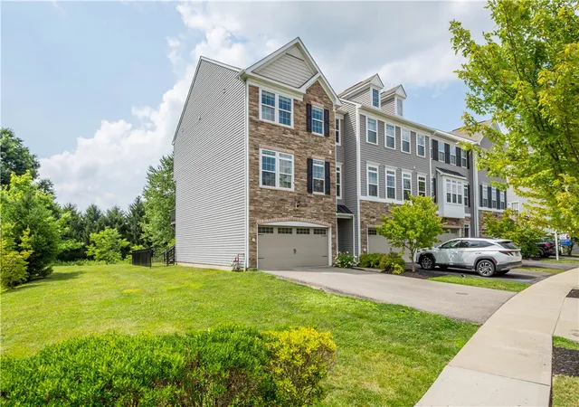 Photo 2 of Townhouse for sale at 231 Eagle Dr, Cranberry Twp, PA 16066 | MLS# 1769102 | Listing updated on 2026-10-08