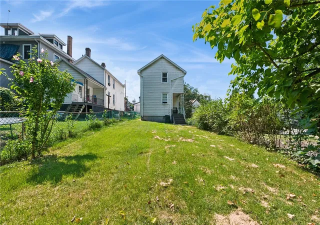 Photo 3 of Single family home for sale at 220 Oneida St, Monessen, PA 15062 | MLS# 1769614 | Listing updated on 2026-09-01