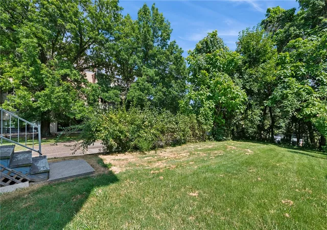 Photo 4 of Single family home for sale at 220 Oneida St, Monessen, PA 15062 | MLS# 1769614 | Listing updated on 2026-09-01