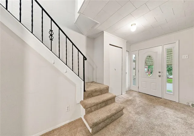 Photo 3 of Single family home for sale at 402 Franklin Ave, Vandergrift, PA 15690 | MLS# 1769446 | Listing updated on 2026-10-01
