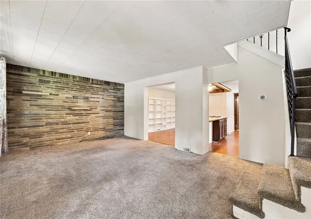 Photo 4 of Single family home for sale at 402 Franklin Ave, Vandergrift, PA 15690 | MLS# 1769446 | Listing updated on 2026-10-01