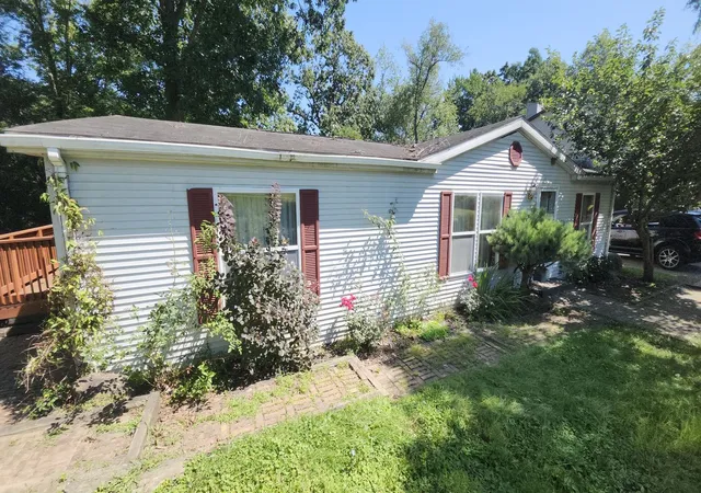 Photo 2 of Manufactured home for sale at 34 1st Street, Ellwood City, PA 16117 | MLS# 1769641 | Listing updated on 2026-09-03
