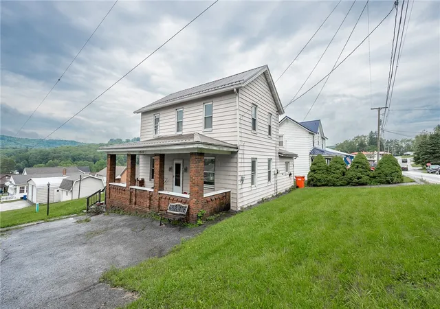 Photo 3 of Manufactured home for sale at 2300 Lovell Ave, Northern Cambria School District, PA 15714 | MLS# 1769640 | Listing updated on 2026-09-11