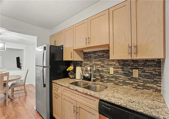 Photo 2 of Townhouse for sale at 127 Spruce Ct, Ross Twp, PA 15229 | MLS# 1769648 | Listing updated on 2026-09-12