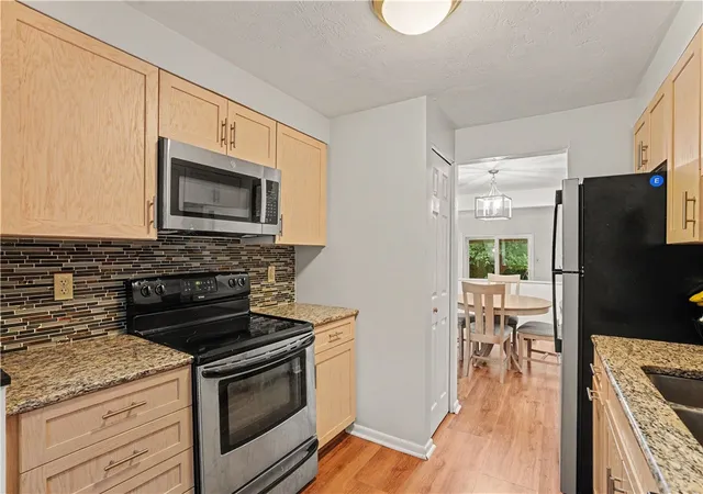Photo 3 of Townhouse for sale at 127 Spruce Ct, Ross Twp, PA 15229 | MLS# 1769648 | Listing updated on 2026-09-12