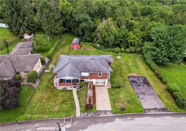 Photo 3 of Single family home for sale at 213 Margaret Ave, Hempfield Twp, PA 15644 | MLS# 1769326 | Listing updated on 2026-09-12