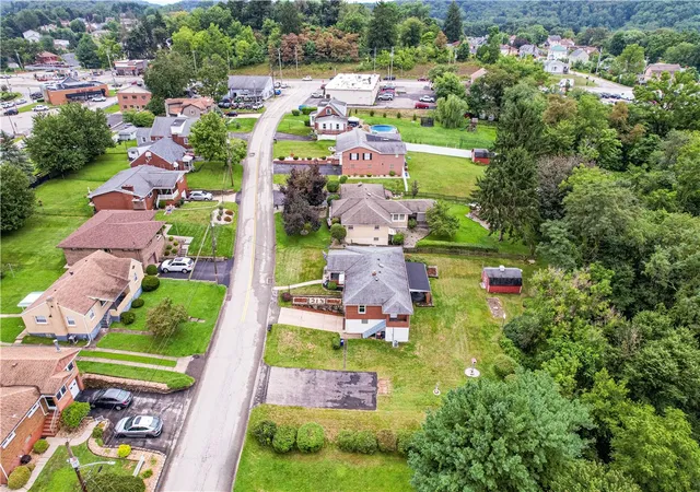 Photo 4 of Single family home for sale at 213 Margaret Ave, Hempfield Twp, PA 15644 | MLS# 1769326 | Listing updated on 2026-10-04