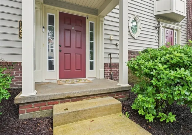 Photo 3 of Sale Pending at 129 Lewisham Rd, Cranberry Twp, PA 16066 | MLS# 1769505 | Listing updated on 2026-09-11