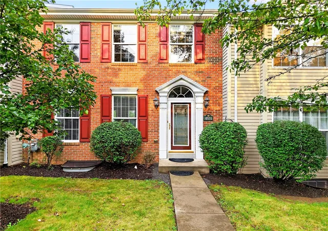 Townhouse for sale at 10555 Forest Hl Dr, McCandless, PA 15090 | MLS# 1769501
