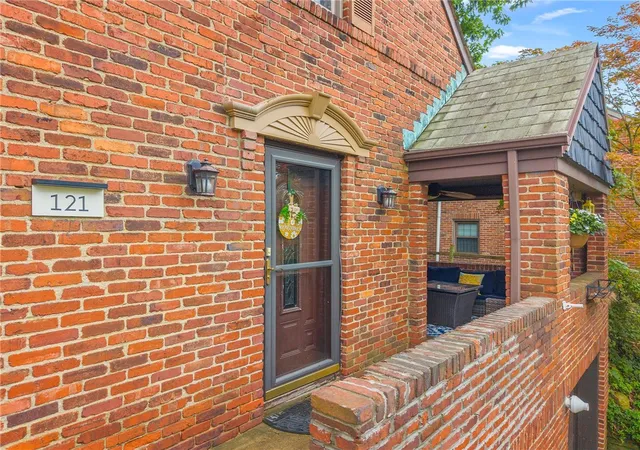 Photo 3 of Single family home for sale at 121 Woodland Dr, Pleasant Hills, PA 15236 | MLS# 1769711 | Listing updated on 2026-10-18