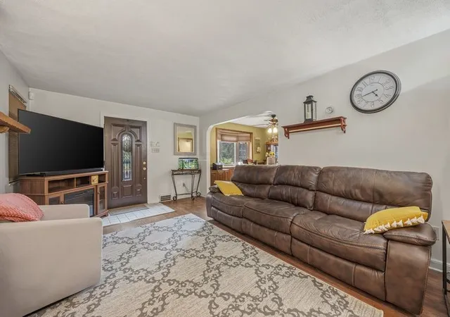 Photo 4 of Single family home for sale at 121 Woodland Dr, Pleasant Hills, PA 15236 | MLS# 1769711 | Listing updated on 2026-10-02