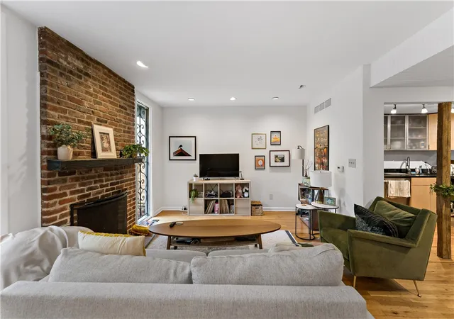 Photo 4 of Sale Pending at 342 Denniston St #1, Shadyside, PA 15206 | MLS# 1768091 | Listing updated on 2026-09-12