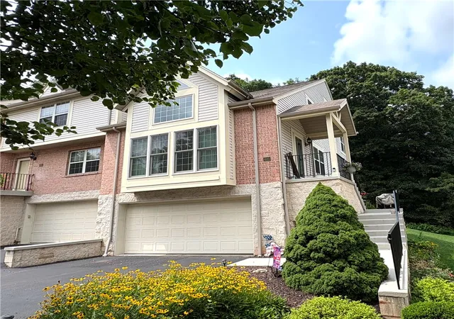 Photo 2 of Condo for sale at 605 Berrington, Bethel Park, PA 15102 | MLS# 1769660 | Listing updated on 2026-09-17