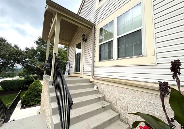 Photo 3 of Condo for sale at 605 Berrington, Bethel Park, PA 15102 | MLS# 1769660 | Listing updated on 2026-09-17