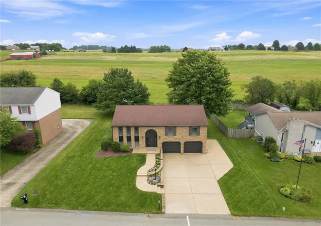 Photo 2 of Single family home for sale at 138 Rizzi Dr, Penn Twp, PA 15642 | MLS# 1769769 | Listing updated on 2026-09-12