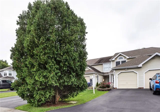 Photo 3 of Sale Pending at 622 Sarah Ct, Cranberry Twp, PA 16066 | MLS# 1769682 | Listing updated on 2026-09-14