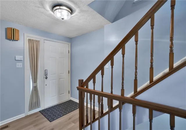Photo 3 of Sale Pending at 622 Sarah Ct, Cranberry Twp, PA 16066 | MLS# 1769682 | Listing updated on 2026-09-14