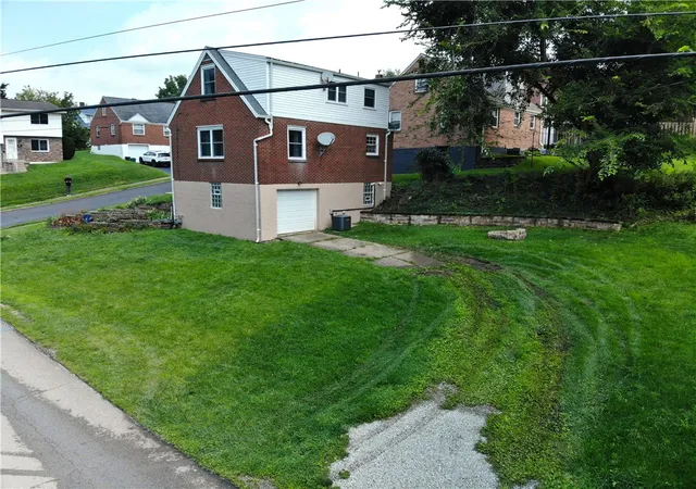 Photo 4 of Single family home for sale at 702 Mcarthur, City Of Greensburg, PA 15601 | MLS# 1769202 | Listing updated on 2026-09-08