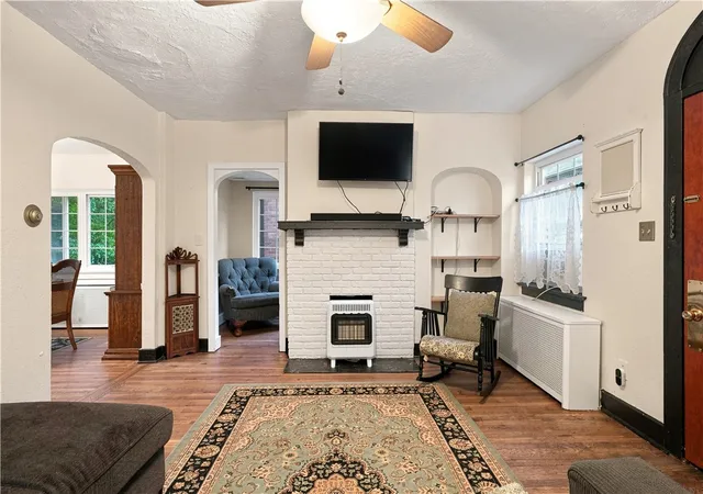 Photo 3 of Single family home for sale at 40 Sceneridge Ave, Brentwood, PA 15227 | MLS# 1769776 | Listing updated on 2026-09-03