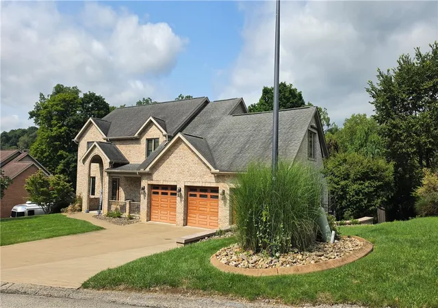 Photo 3 of Single family home for sale at 2182 Bradbury Ln, North Huntingdon, PA 15642 | MLS# 1769790 | Listing updated on 2026-10-07