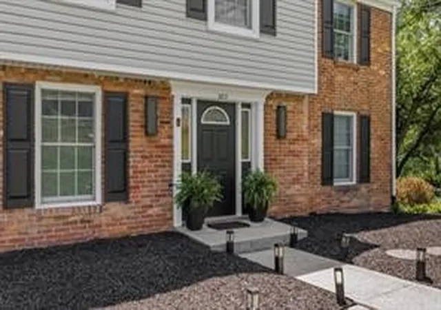 Photo 2 of Single family home for sale at 283 Brookwood, Peters Twp, PA 15367 | MLS# 1769799 | Listing updated on 2026-09-14
