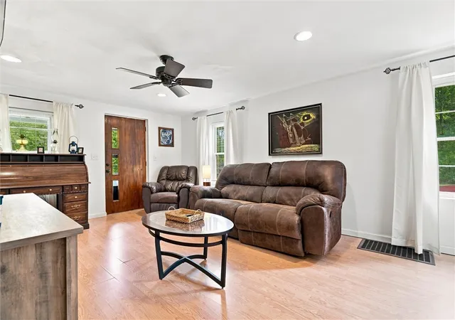 Photo 2 of Single family home for sale at 352 Mountain View Rd, Union Twp, PA 16101 | MLS# 1769188 | Listing updated on 2026-09-14