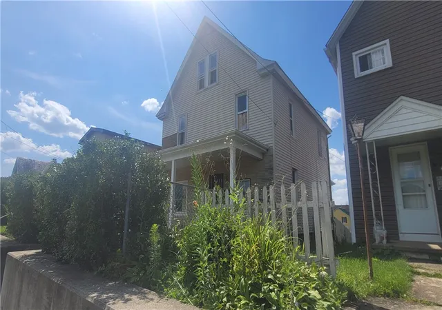 Photo 3 of Single family home for sale at 232 W 3rd Street, Derry Boro, PA 15627 | MLS# 1769819 | Listing updated on 2026-09-04