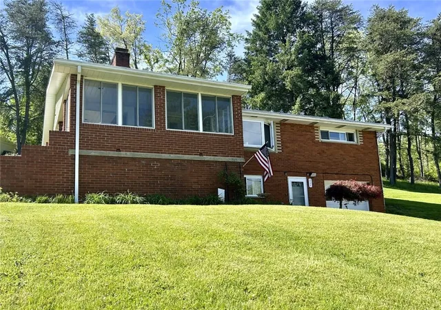 Photo 1 of Single family home for sale at 804 Redwood Dr, Cecil, PA 15057 | MLS# 1769788 | Listing updated on 2026-09-16