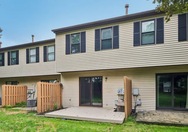Photo 2 of Townhouse for sale at 136 Mosside Loop, Seven Fields Boro, PA 16046 | MLS# 1769883 | Listing updated on 2026-09-06