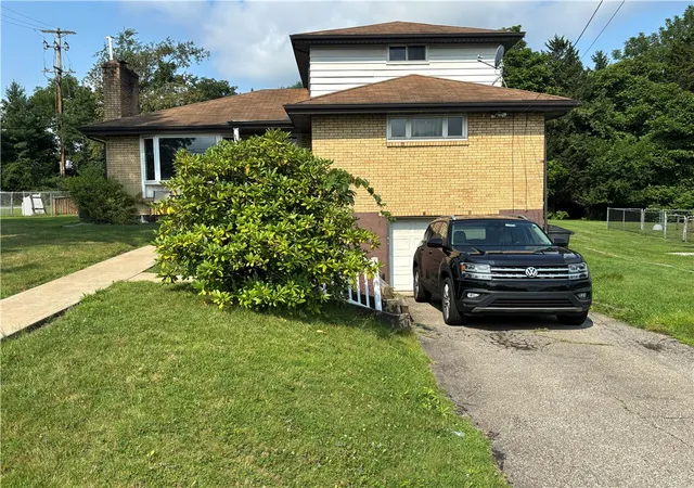Photo 4 of Single family home for sale at 114 Carson St, Monroeville, PA 15146 | MLS# 1769802 | Listing updated on 2026-09-02