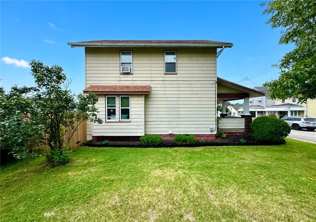 Photo 3 of Single family home for sale at 1028 Dewey Ave, New Castle, PA 16101 | MLS# 1769849 | Listing updated on 2026-09-12