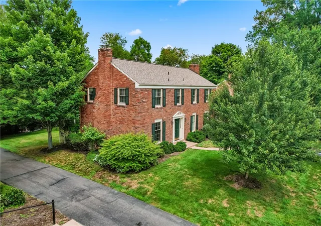 Photo 2 of Sale Pending at 130 Laurelwood Dr, Ross Twp, PA 15237 | MLS# 1769915 | Listing updated on 2026-09-08