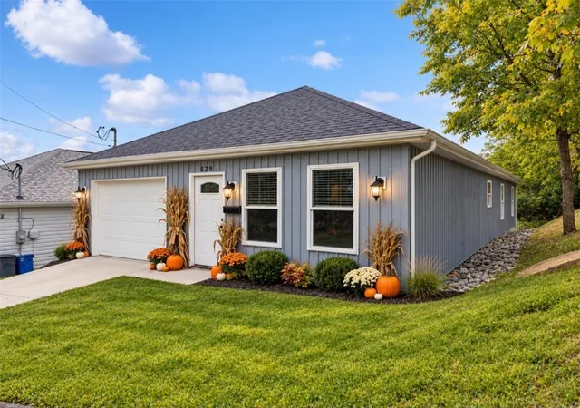 Photo 1 of Single family home for sale at 529 Weston Way, Elliott, PA 15220 | MLS# 1769916 | Listing updated on 2026-10-18