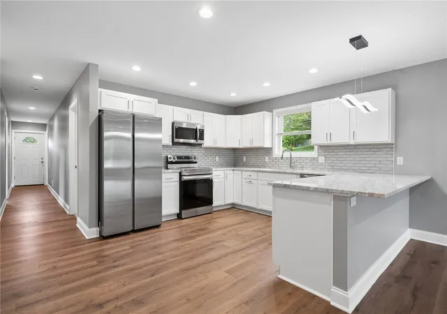 Photo 3 of Single family home for sale at 529 Weston Way, Elliott, PA 15220 | MLS# 1769916 | Listing updated on 2026-10-18
