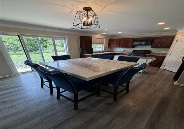 Photo 4 of Single family home for sale at 628 Glengarry Ct, Plum Boro, PA 15239 | MLS# 1769890 | Listing updated on 2026-10-01