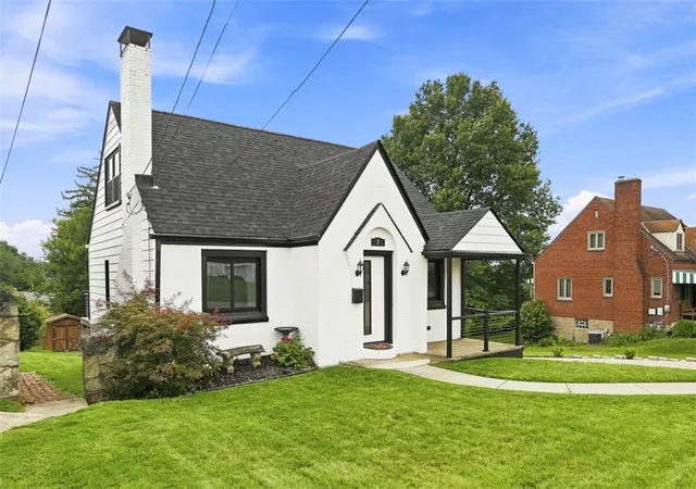 Photo 2 of Single family home for sale at 2 Windridge Dr, Baldwin Boro, PA 15227 | MLS# 1769590 | Listing updated on 2026-09-12