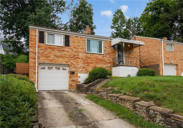 Photo 2 of Sale Pending at 654 Perrilyn St, Brookline, PA 15226 | MLS# 1769963 | Listing updated on 2026-09-01