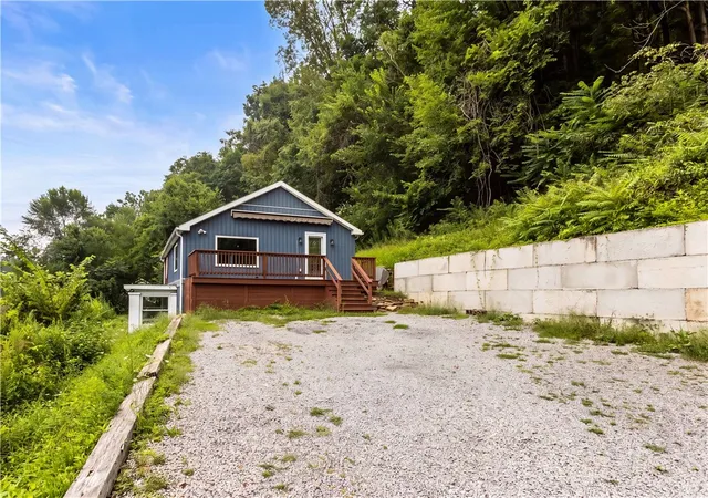 Photo 3 of Single family home for sale at 850 Gypsy Glen Rd, Brighton Twp, PA 15009 | MLS# 1769964 | Listing updated on 2026-10-04