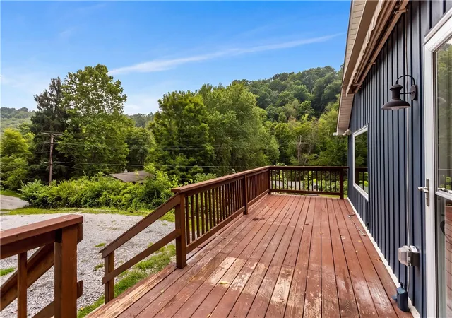 Photo 4 of Single family home for sale at 850 Gypsy Glen Rd, Brighton Twp, PA 15009 | MLS# 1769964 | Listing updated on 2026-10-04