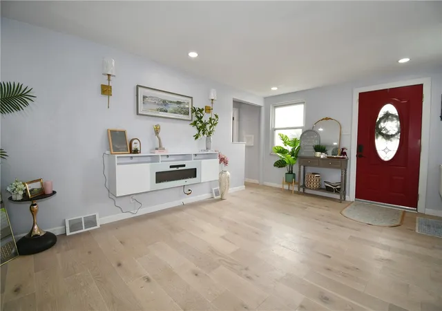Photo 3 of Single family home for sale at 143 Anita Ave, Squirrel Hill, PA 15217 | MLS# 1769970 | Listing updated on 2026-09-23