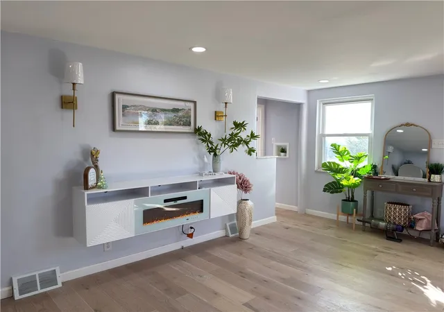 Photo 3 of Single family home for sale at 143 Anita Ave, Squirrel Hill, PA 15217 | MLS# 1769970 | Listing updated on 2026-10-29