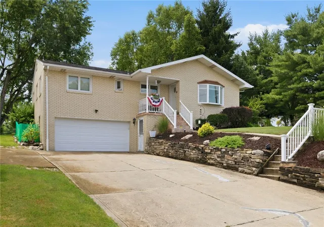 Photo 3 of Single family home for sale at 124 Shellbark St, Jefferson Hills, PA 15025 | MLS# 1769455 | Listing updated on 2026-10-02