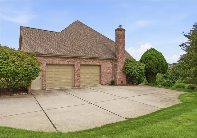 Photo 2 of Single family home for sale at 5012 Northfield Dr, Adams Twp, PA 15044 | MLS# 1769934 | Listing updated on 2026-09-10