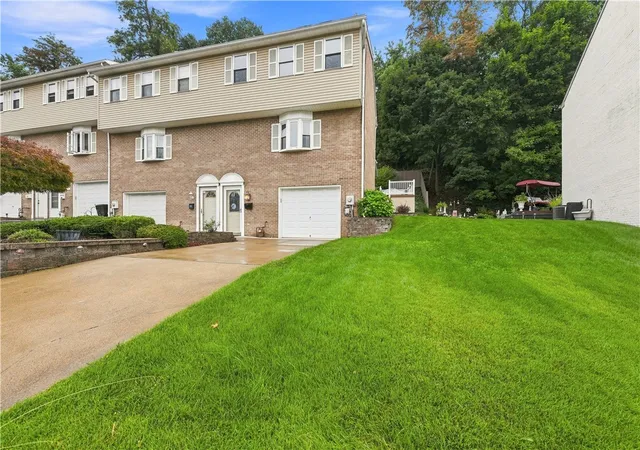 Photo 2 of Single family home for sale at 331 Clavale Dr, N Versailles, PA 15137 | MLS# 1769922 | Listing updated on 2026-10-04